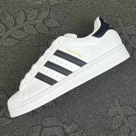 アディダス カジュアルシューズ