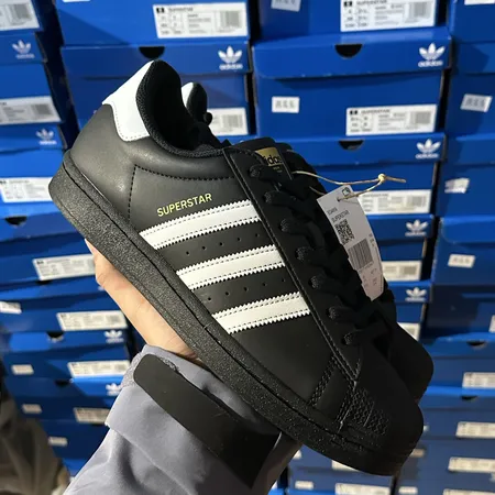 アディダス カジュアルシューズ