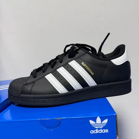 アディダス カジュアルシューズ