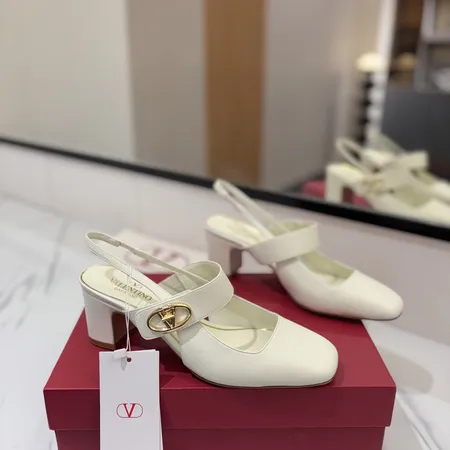 ヴァレンティノ サンダル