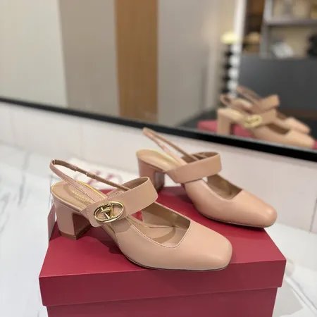 ヴァレンティノ サンダル