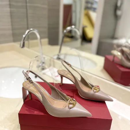 ヴァレンティノ サンダル