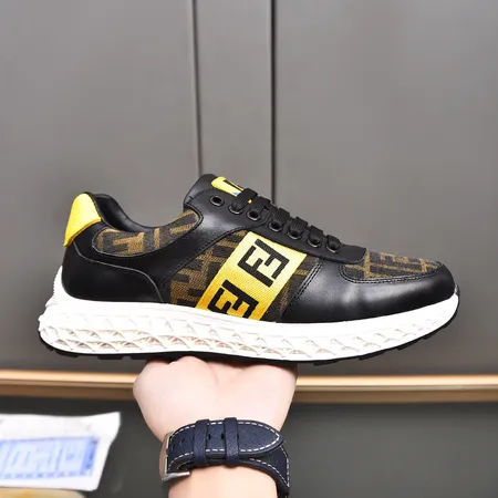 フェンディ カジュアルシューズ