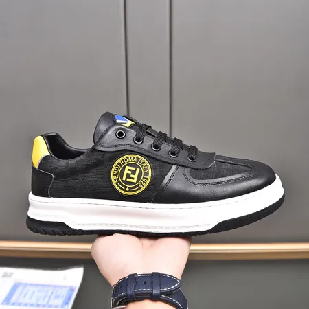 フェンディ カジュアルシューズ