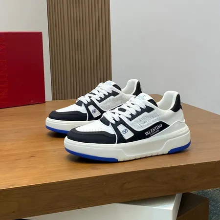 ヴァレンティノ スニーカー