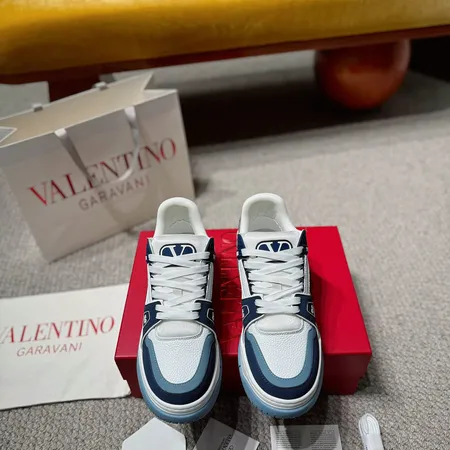 ヴァレンティノ カジュアルシューズ