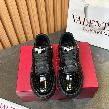ヴァレンティノ カジュアルシューズ