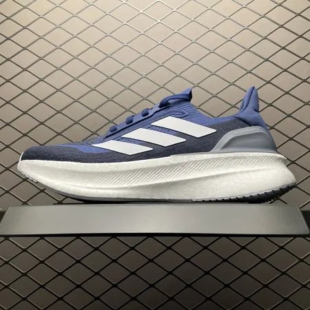 アディダス スニーカー