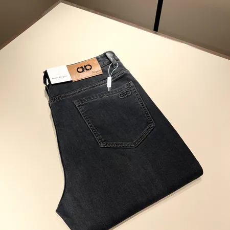 フェラガモ ジーンズ