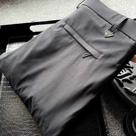 プラダ カジュアルパンツ