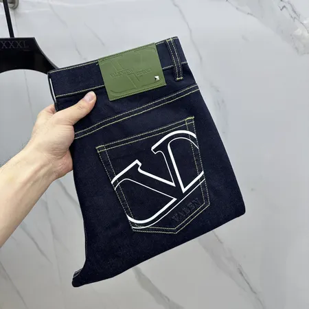 ヴァレンティノ ジーンズ