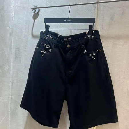 バレンシアガ ショートパンツ