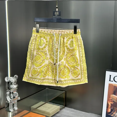 ヴェルサーチ ショートパンツ