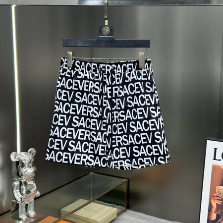 ヴェルサーチ ショートパンツ