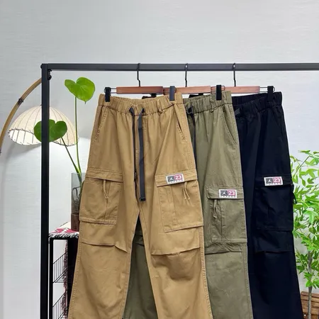 アディダス カジュアルパンツ