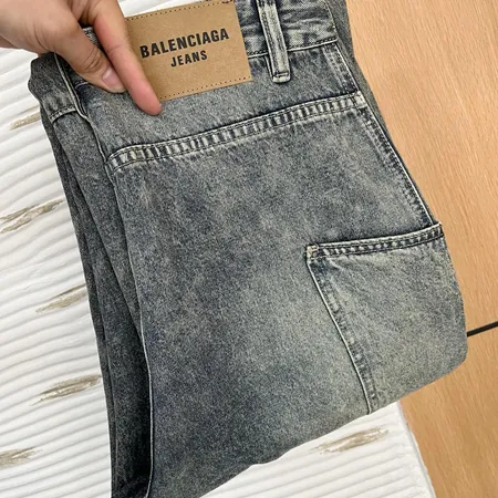 バレンシアガ ジーンズ