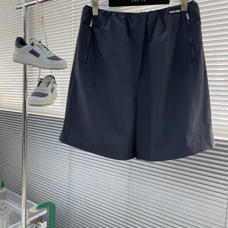 ミュウミュウ ショートパンツ