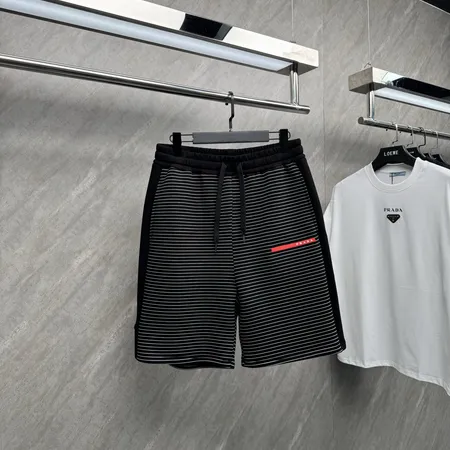 プラダ ショートパンツ
