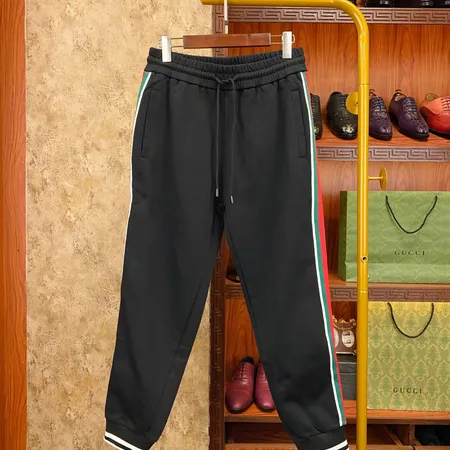 グッチ カジュアルパンツ