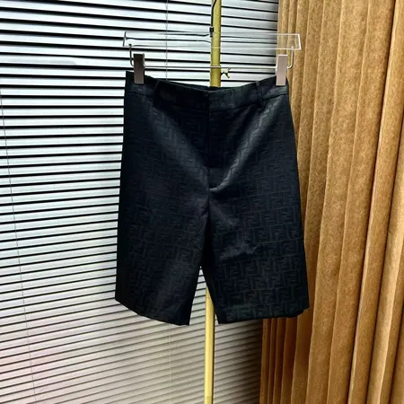 ヴェルサーチ ショートパンツ