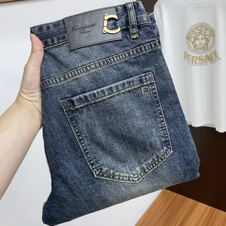 フェラガモ ジーンズ