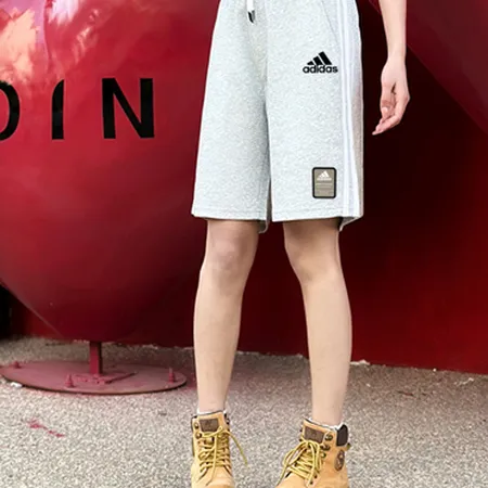 アディダス ショートパンツ