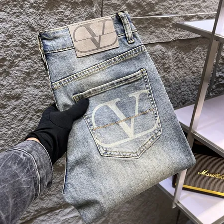 ヴァレンティノ ジーンズ