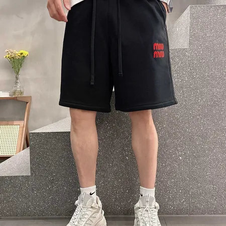 ミュウミュウ ショートパンツ