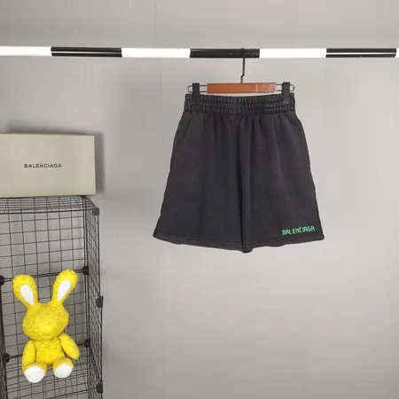 バレンシアガ ショートパンツ