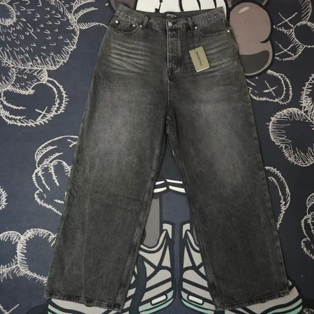 バレンシアガ ジーンズ