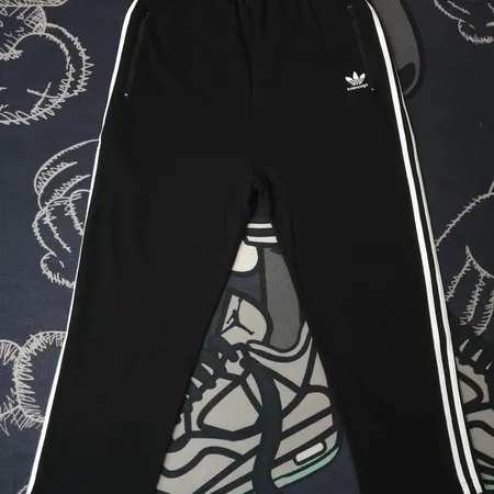 バレンシアガ トレーニングパンツ