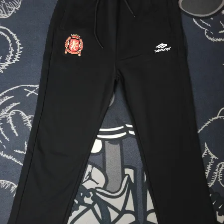 バレンシアガ トレーニングパンツ