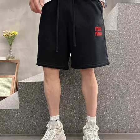 ミュウミュウ ショートパンツ