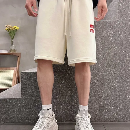 ミュウミュウ ショートパンツ