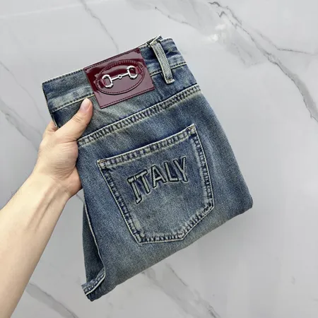 フェラガモ ジーンズ