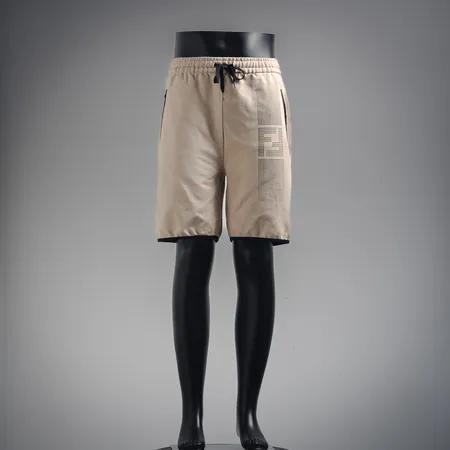 ヴェルサーチ ショートパンツ