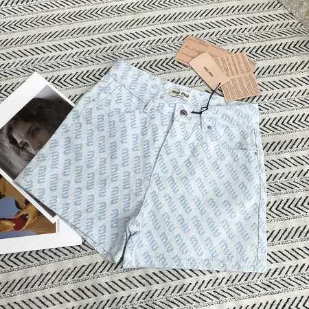 ミュウミュウ ショートパンツ