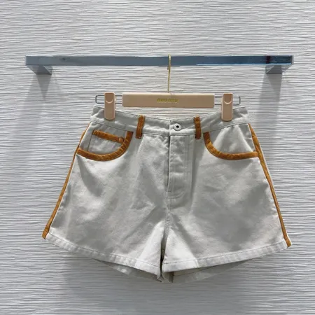 ミュウミュウ ショートパンツ