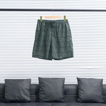 コーチ ショートパンツ