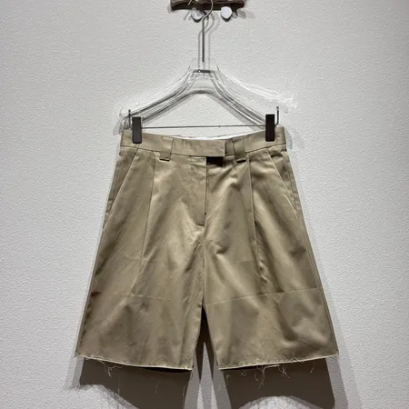 ミュウミュウ ショートパンツ