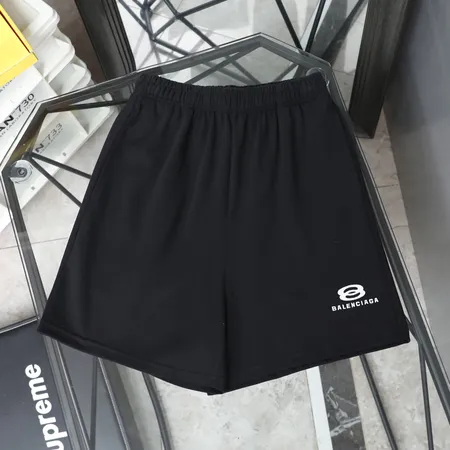 バレンシアガ ショートパンツ