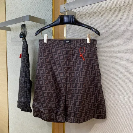 フェンディ ショートパンツ