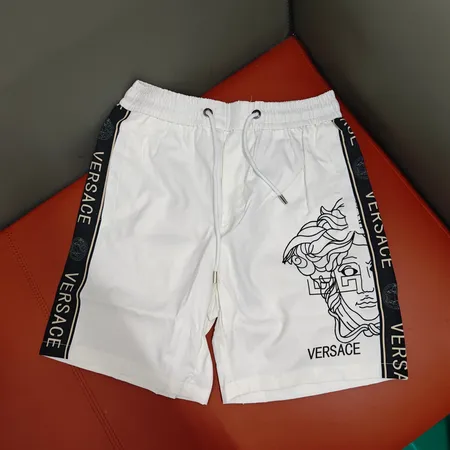 ヴェルサーチ ショートパンツ