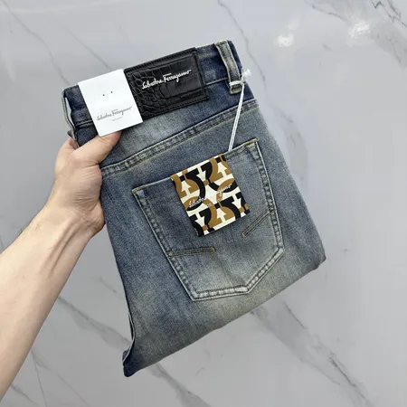 フェラガモ ジーンズ