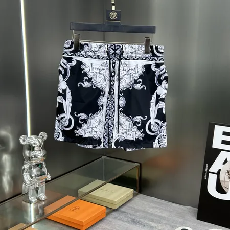 ヴェルサーチ ショートパンツ