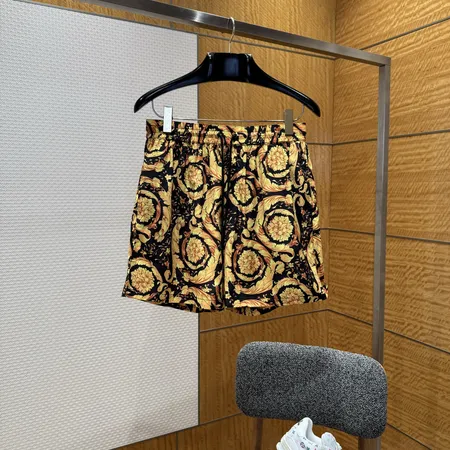 ヴェルサーチ ショートパンツ