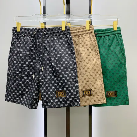 ヴァレンティノ ショートパンツ