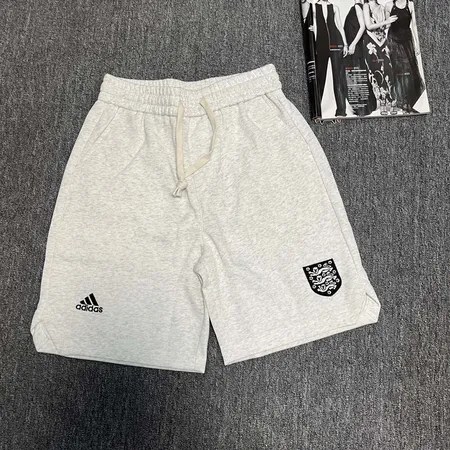 アディダス ショートパンツ