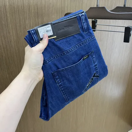 フェラガモ ジーンズ