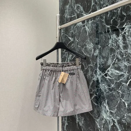 ミュウミュウ ショートパンツ